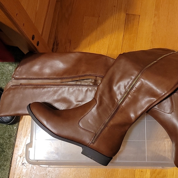 Over the Knee Wide Calf - Coach - Picture 2 of 3